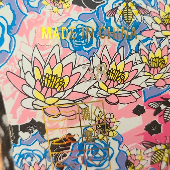 Irregular Iconic Choice shoes, Size 38 - Picture 6 of 7